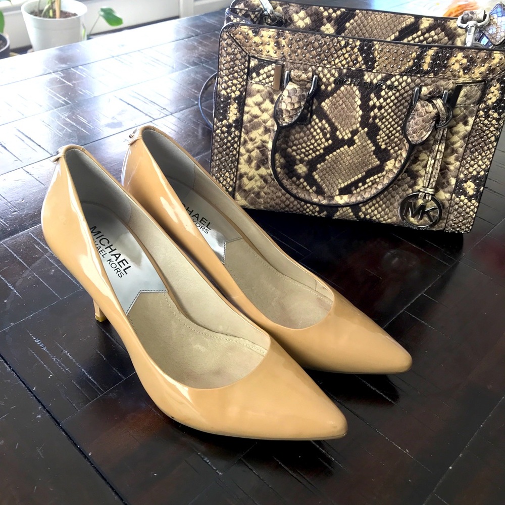 Michael kors Nude pointy toe pumps size 7